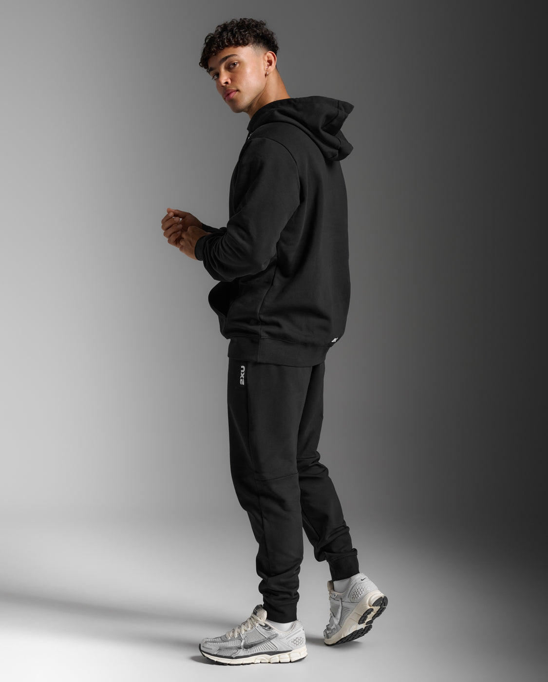 2xu-motion-aspire-hoodie-kapuzenpullover-schwarz-wei image 3