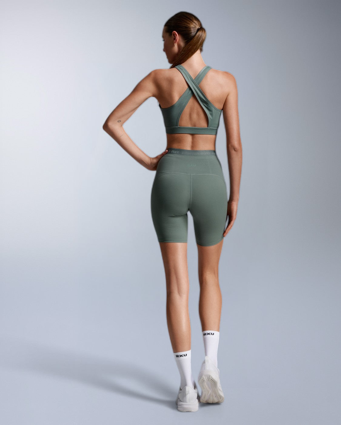 2xu-form-stash-hi-rise-kompressionsshorts-6-inch-olive-leaf-damen image 6