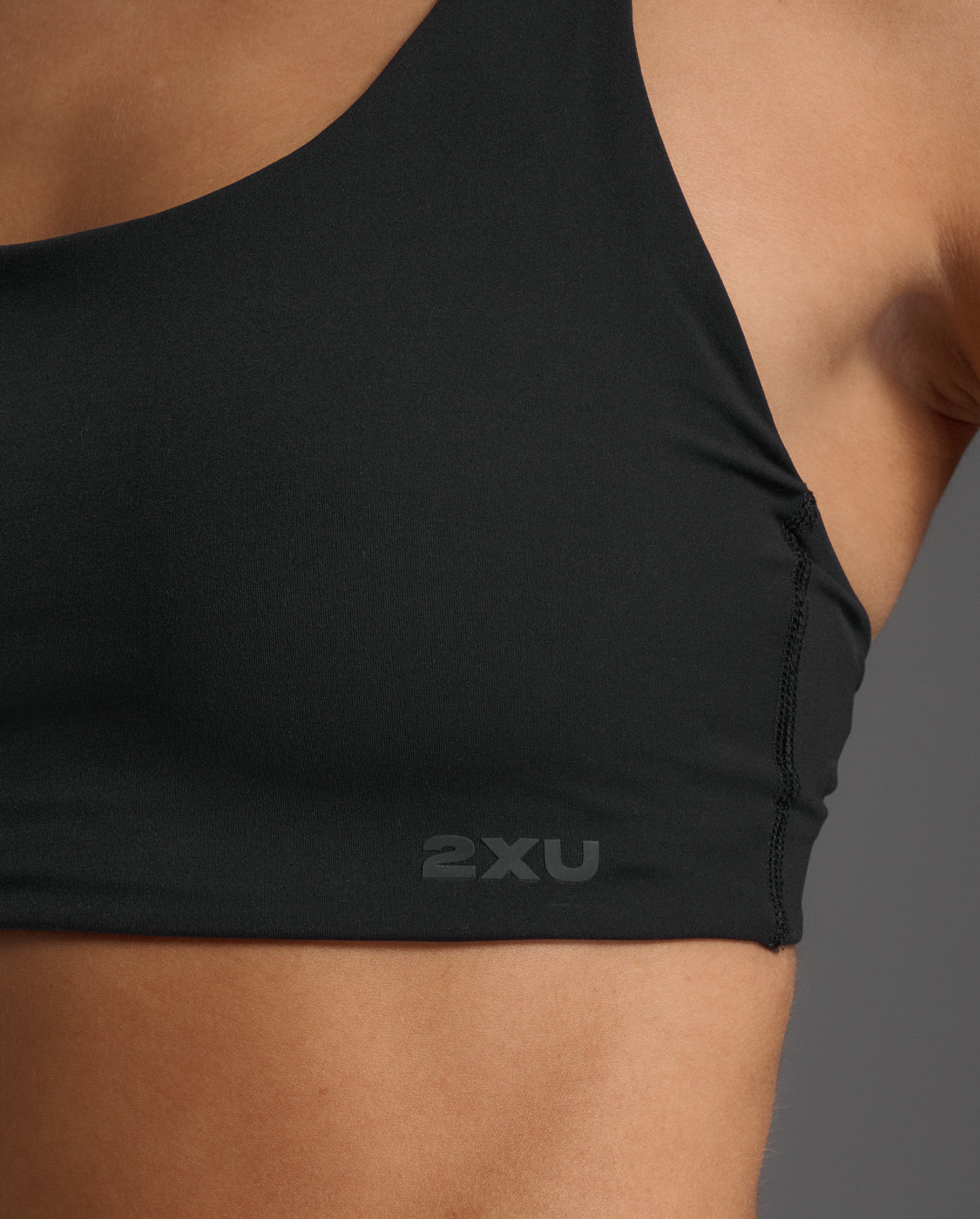 2xu-form-strappy-low-impact-bra-damen-schwarz image 7