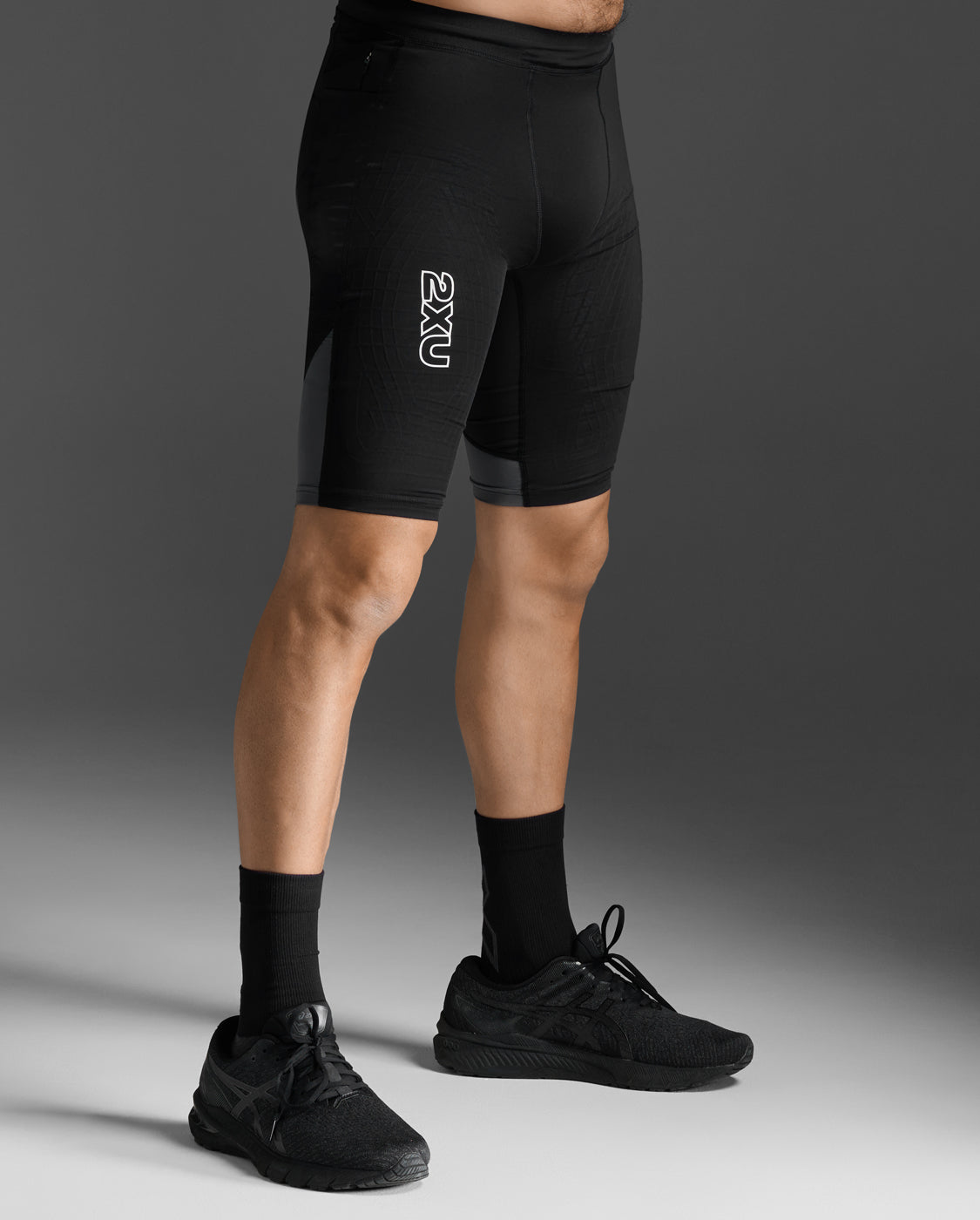 2xu-light-speed-react-kompressionsshorts-herren-schwarz image 3