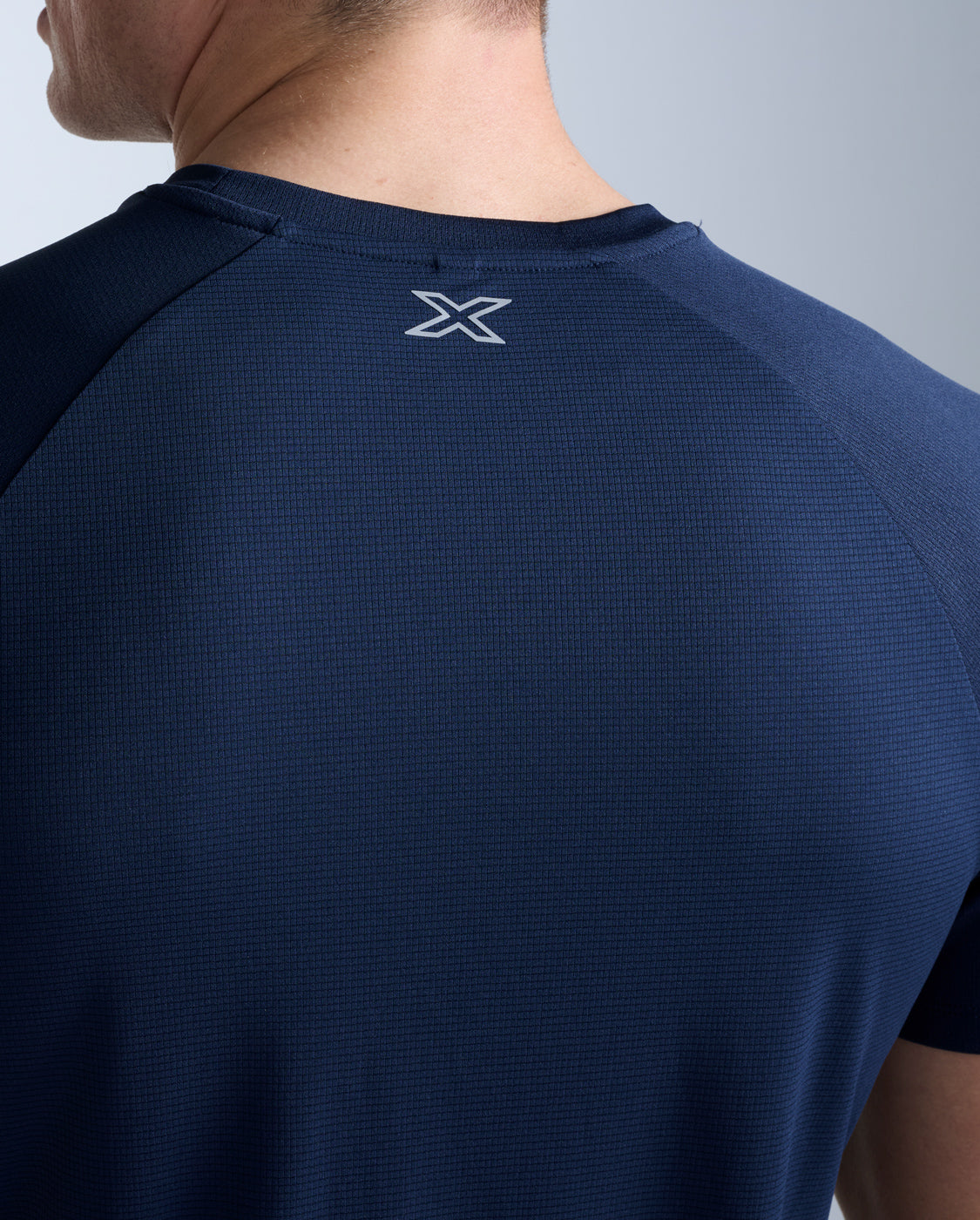 2xu-aero-tee-t-shirt-herren-midnight-silber image 6