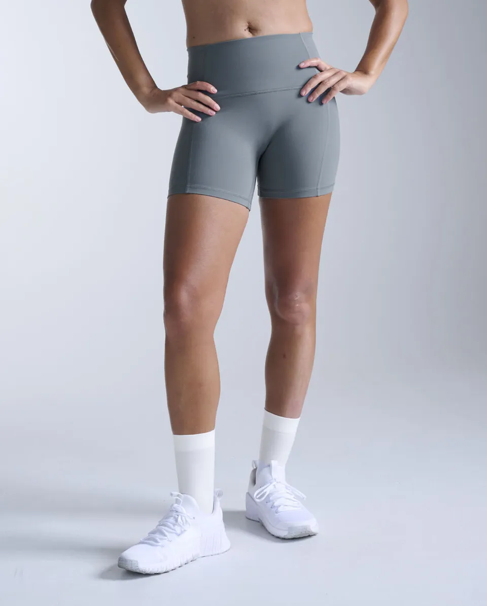 2xu-fluid-hi-rise-5-inch-shorts-dark-sage-damen image 1
