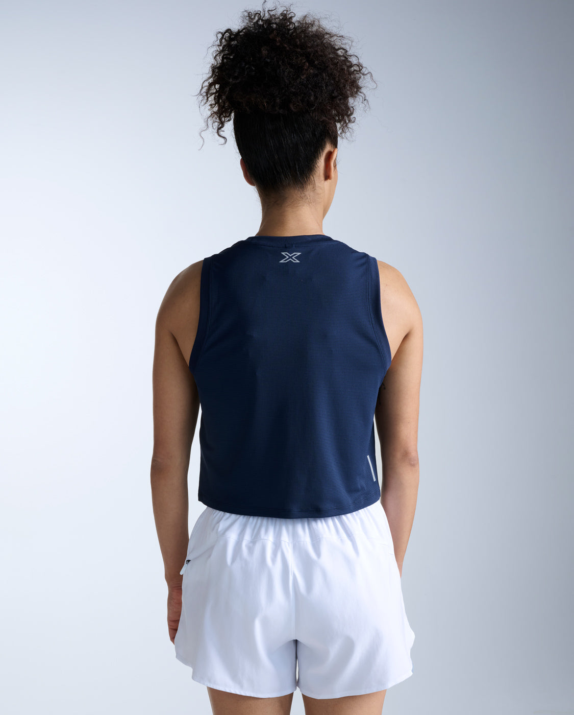 2xu-aero-mesh-crop-tank-lauftop-damen-midnight-atmungsaktiv image 4