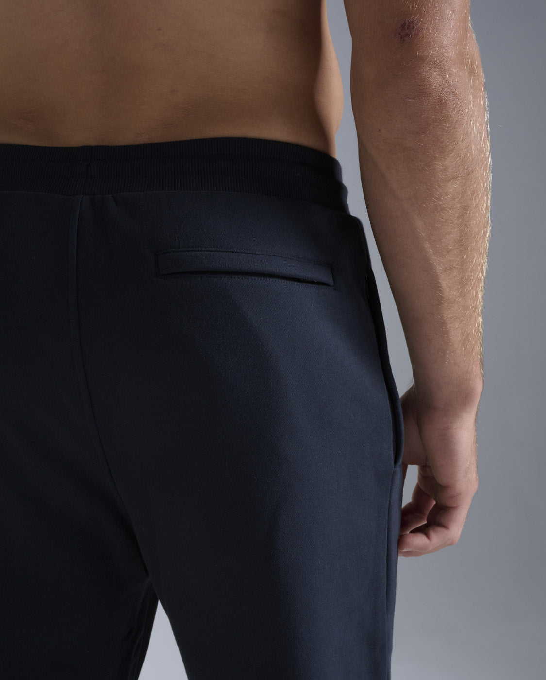 2xu-ez-straight-leg-organic-cotton-trackpants-jogginghose-schwarz image 7