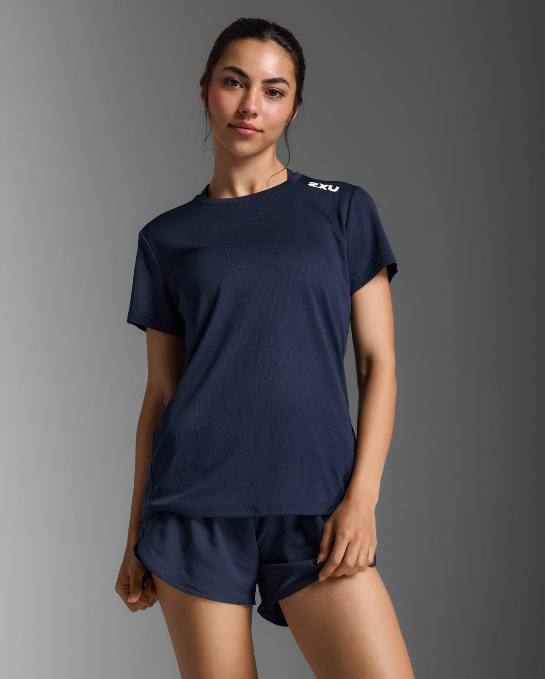 2xu-motion-aspire-tee-laufshirt-damen-midnight-kurzarm image 2