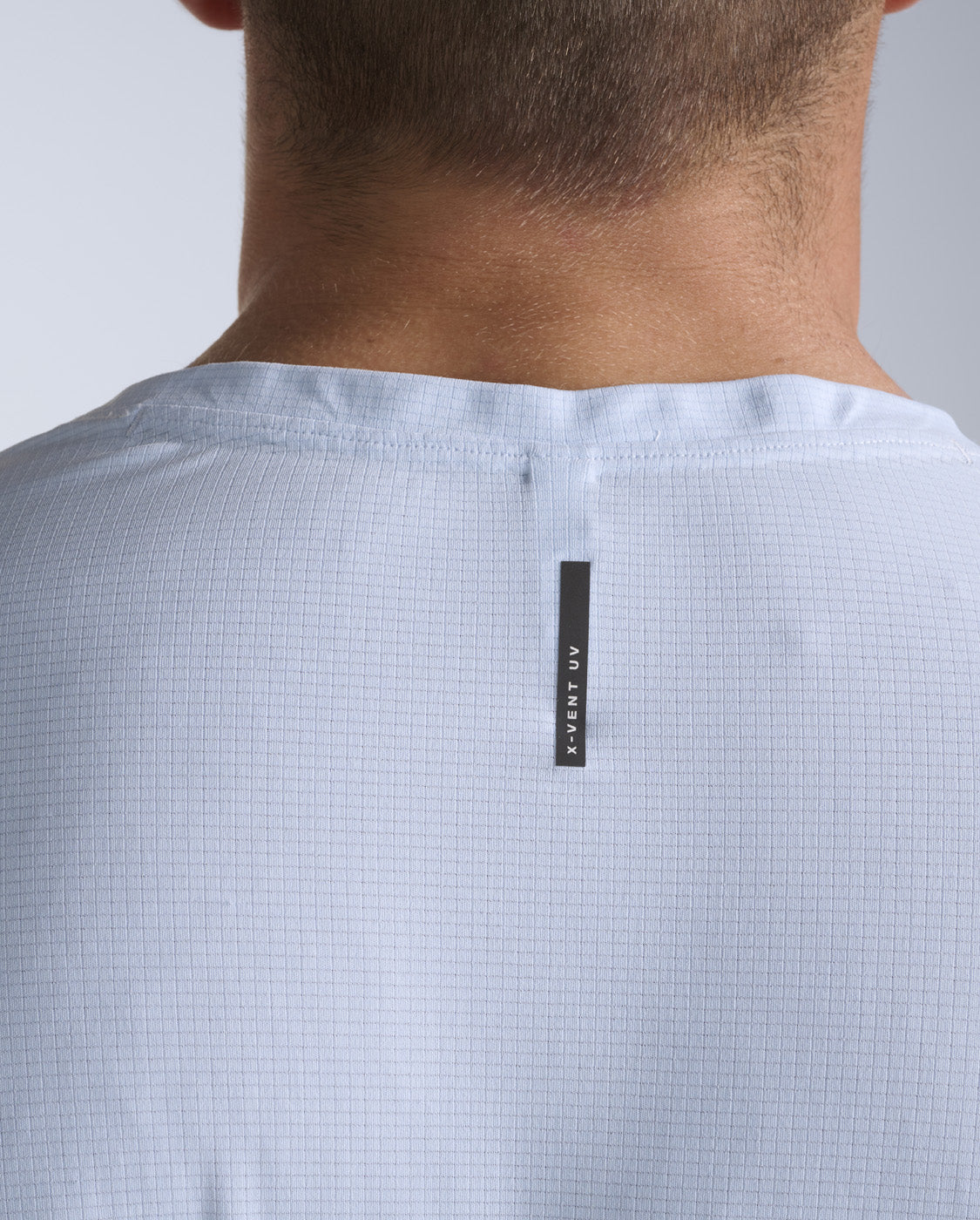 2xu-aero-trail-tee-laufshirt-bay-herren image 2
