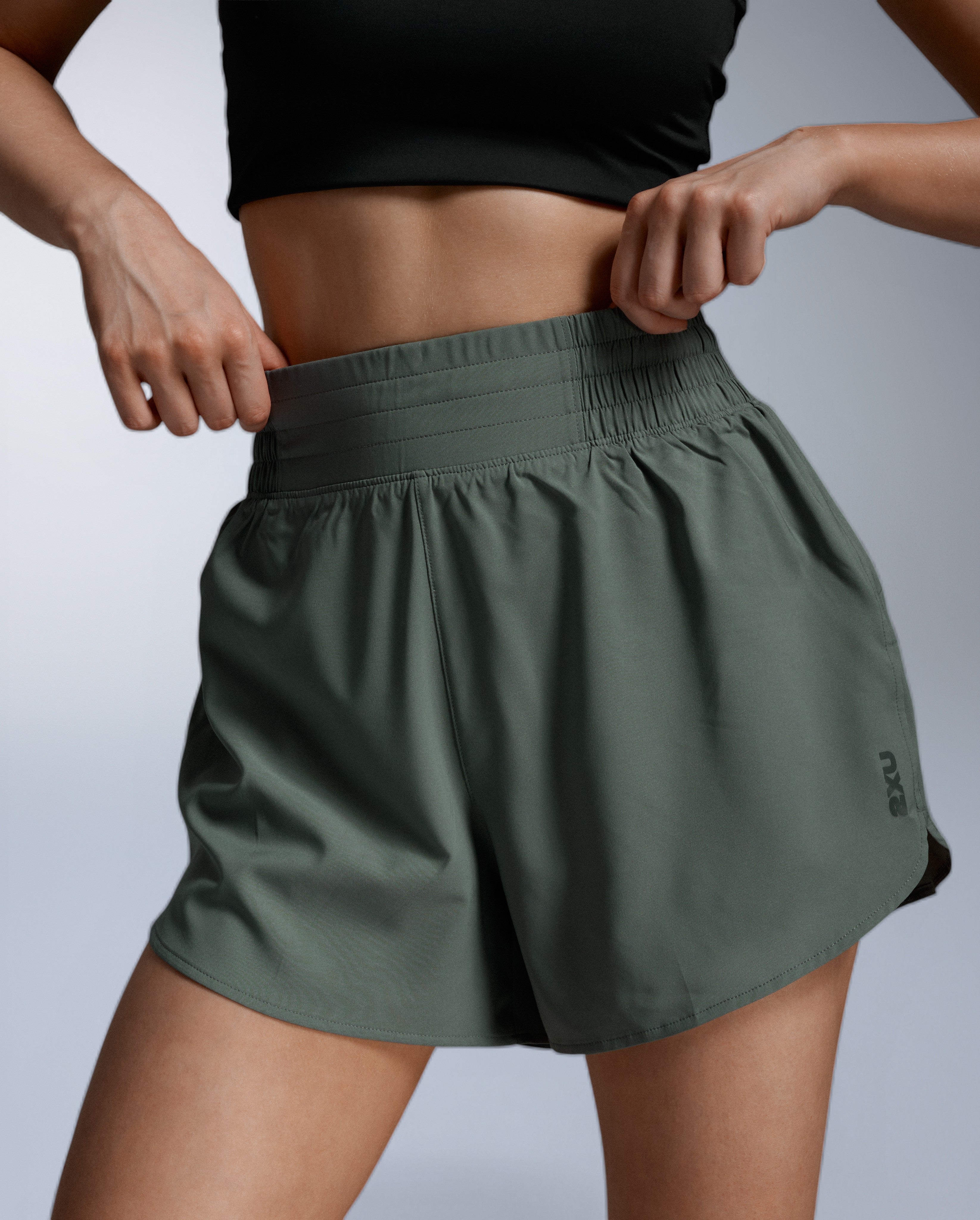 2xu-aero-hi-rise-4-inch-shorts-damen-olive-laufshorts image 7