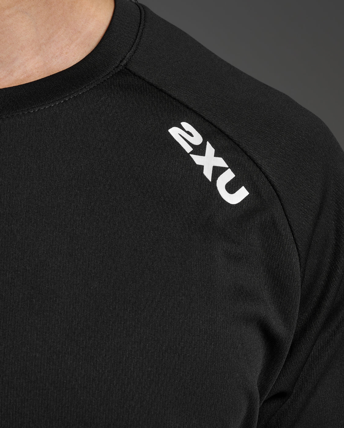 2xu-motion-aspire-tee-t-shirt-schwarz-wei-schnelltrocknend image 7