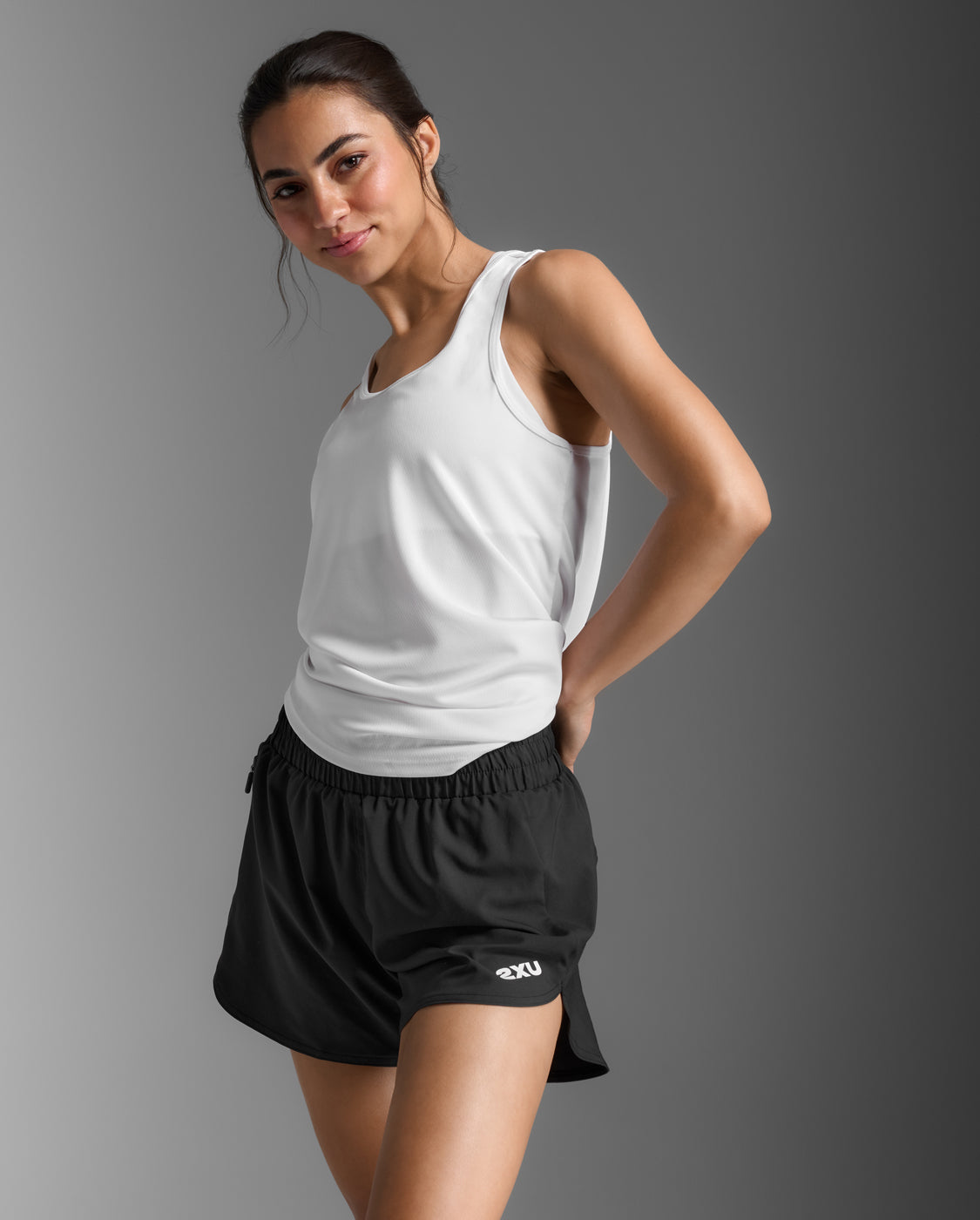 2xu-motion-aspire-singlet-sport-top-damen-wei image 4
