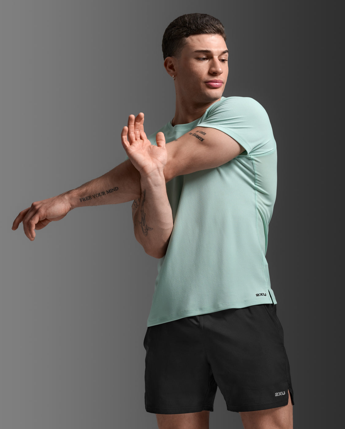 2xu-aero-tee-laufshirt-digital-mint-black-herren-slim image 5