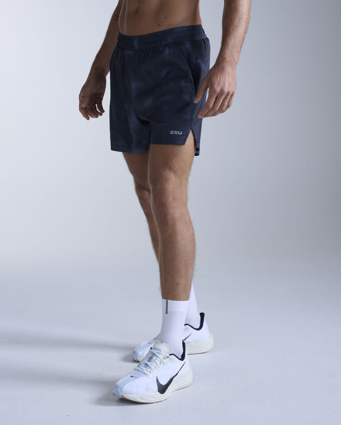 2xu-aero-5-inch-shorts-lined-herren-midnight-marble image 2