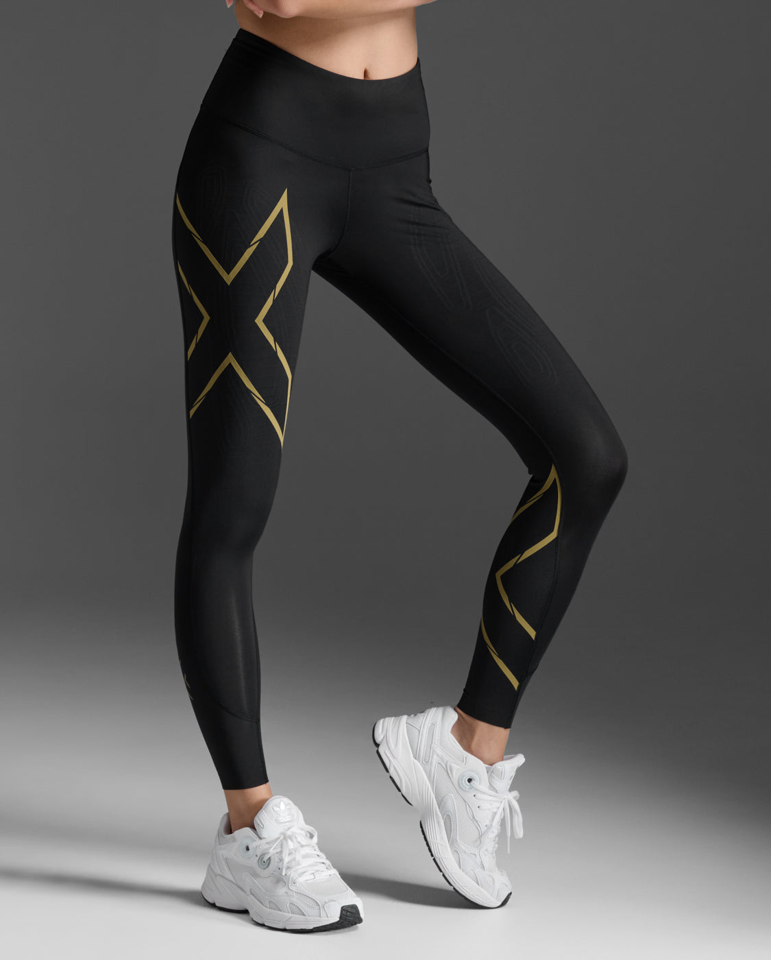 2xu-light-speed-mid-rise-compression-tights-kompressionstights-schwarz-gold image 4