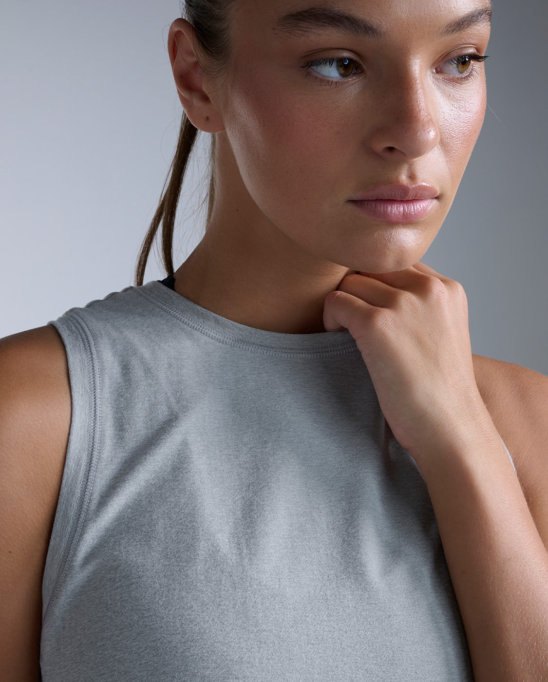 2xu-form-soft-jersey-relaxed-tank-harbor-mist image 3