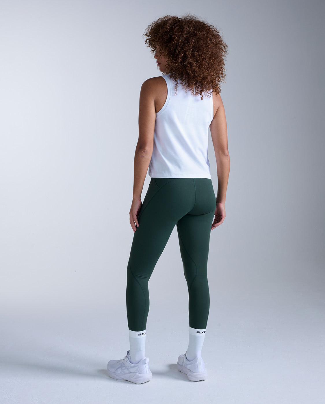 2xu-form-soft-jersey-relaxed-tank-top-wei image 8