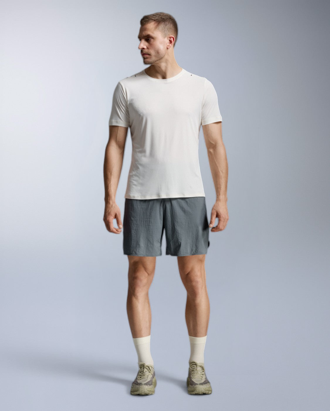 2xu-aero-trail-tee-laufshirt-chalk-black-reflektierend image 2