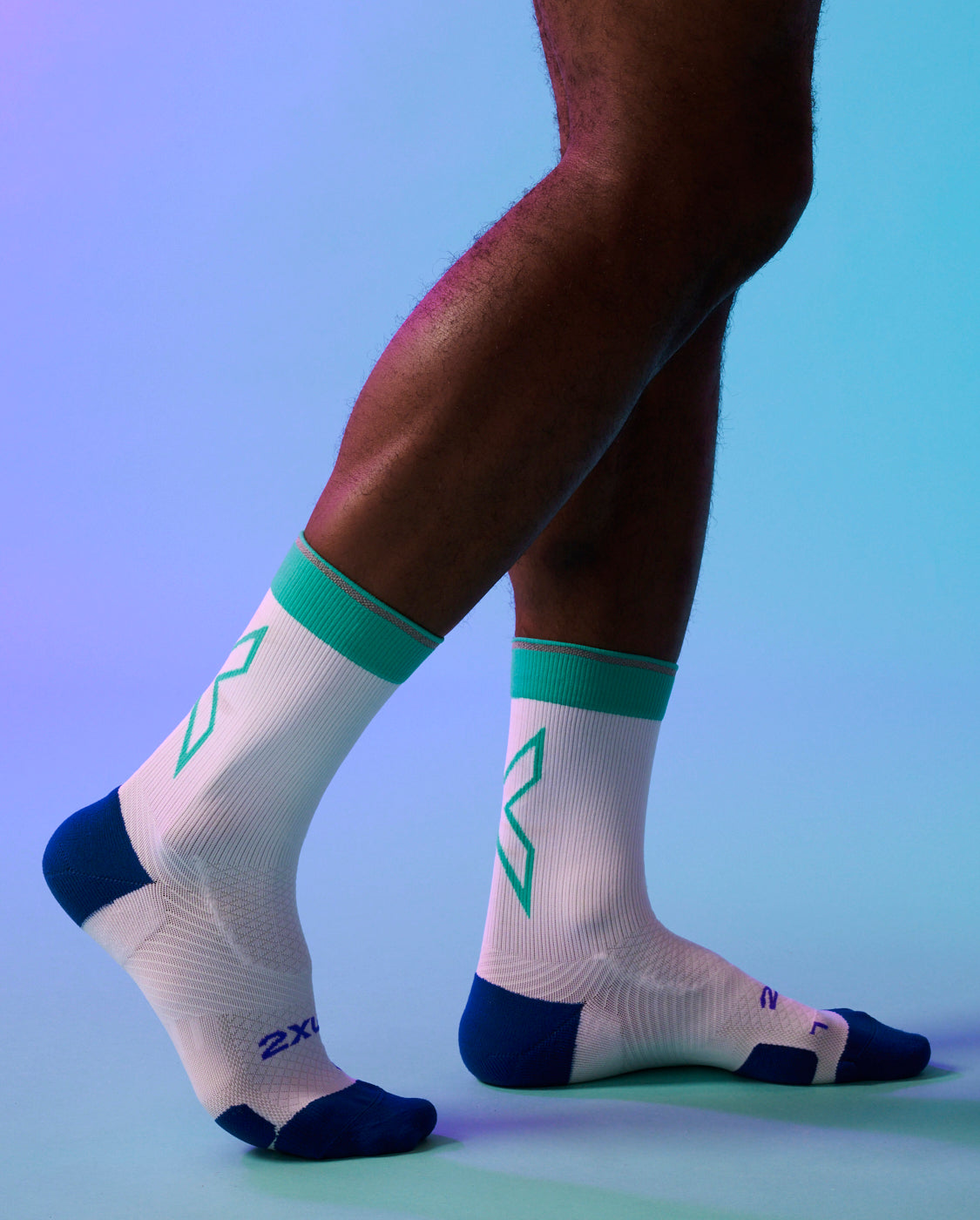 2xu-vectr-light-cushion-crew-laufsocken-wei-mint image 2