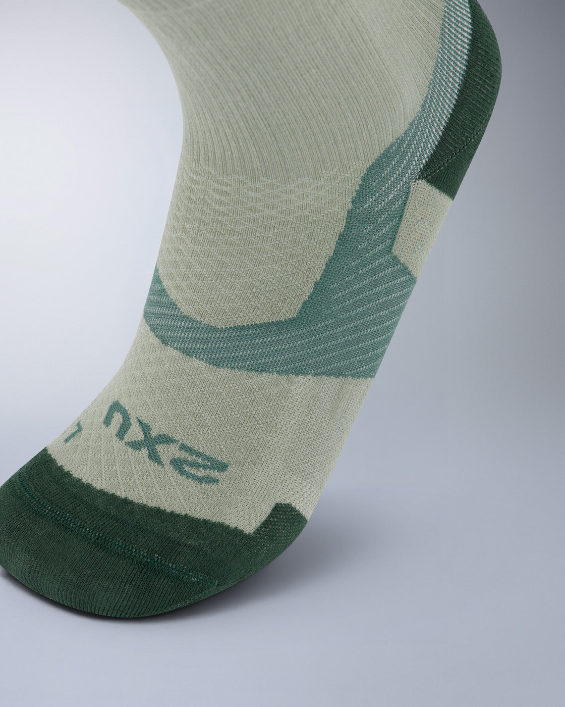 2xu-vectr-light-cushion-merino-crew-socken-eucalyptus-merino image 2