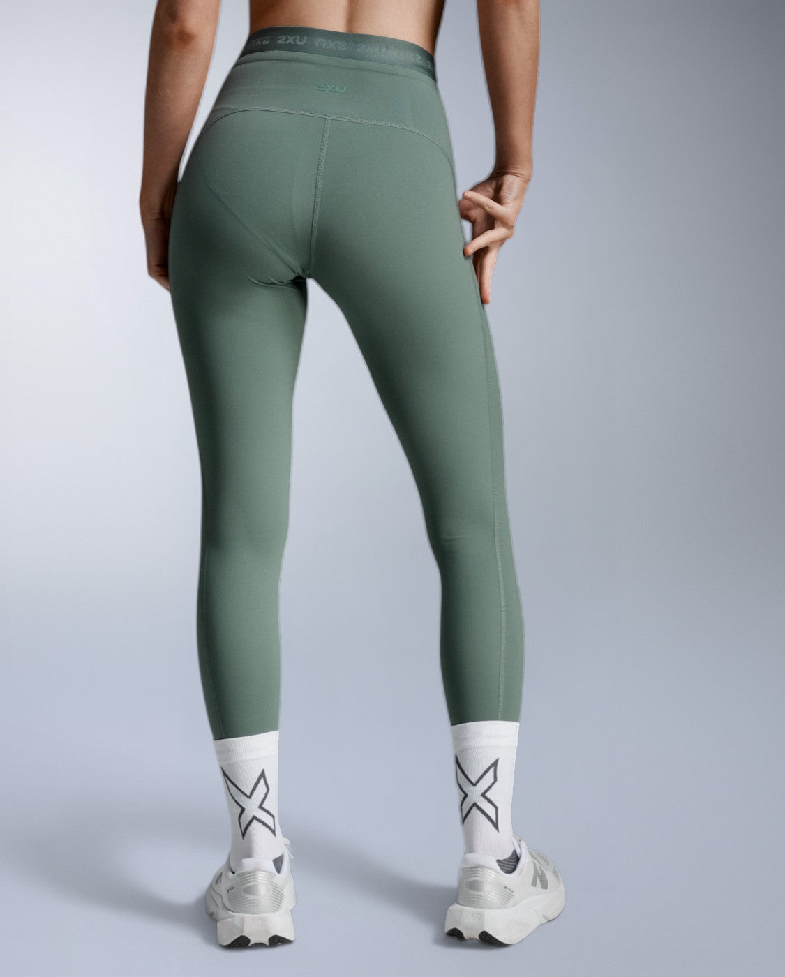 2xu-form-stash-hi-rise-tights-olive-leaf-kompression image 2