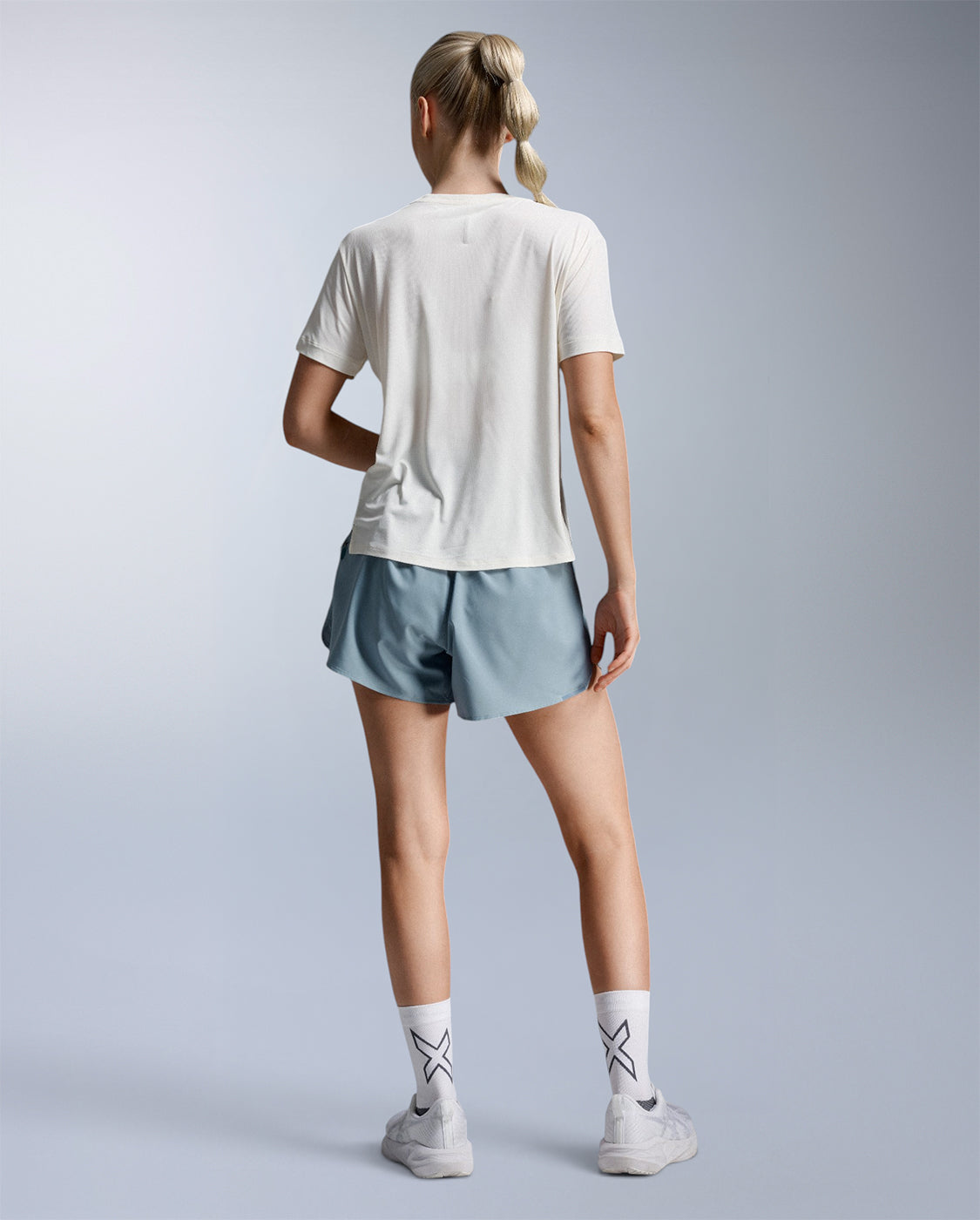 2xu-aero-trail-tee-laufshirt-damen-chalk-upf50 image 7