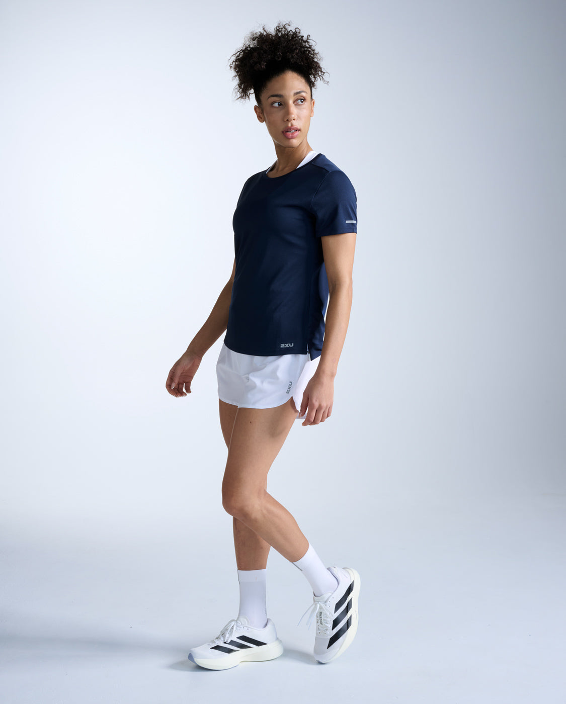 2xu-aero-tee-midnight-kurzarm-laufshirt-damen-mesh image 6