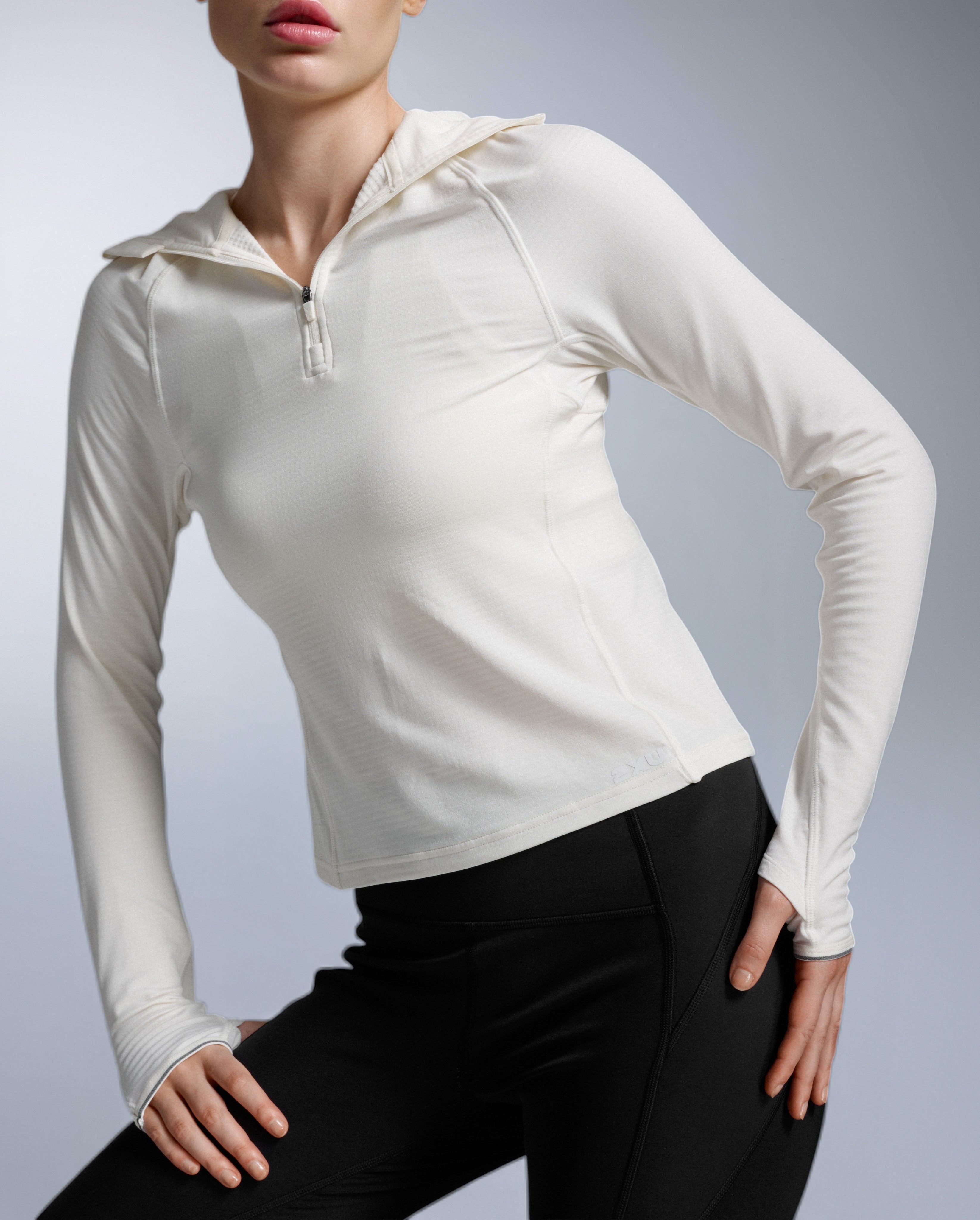 2xu-ignition-grid-hoodie-damen-chalk-1-2-zip-warm image 2