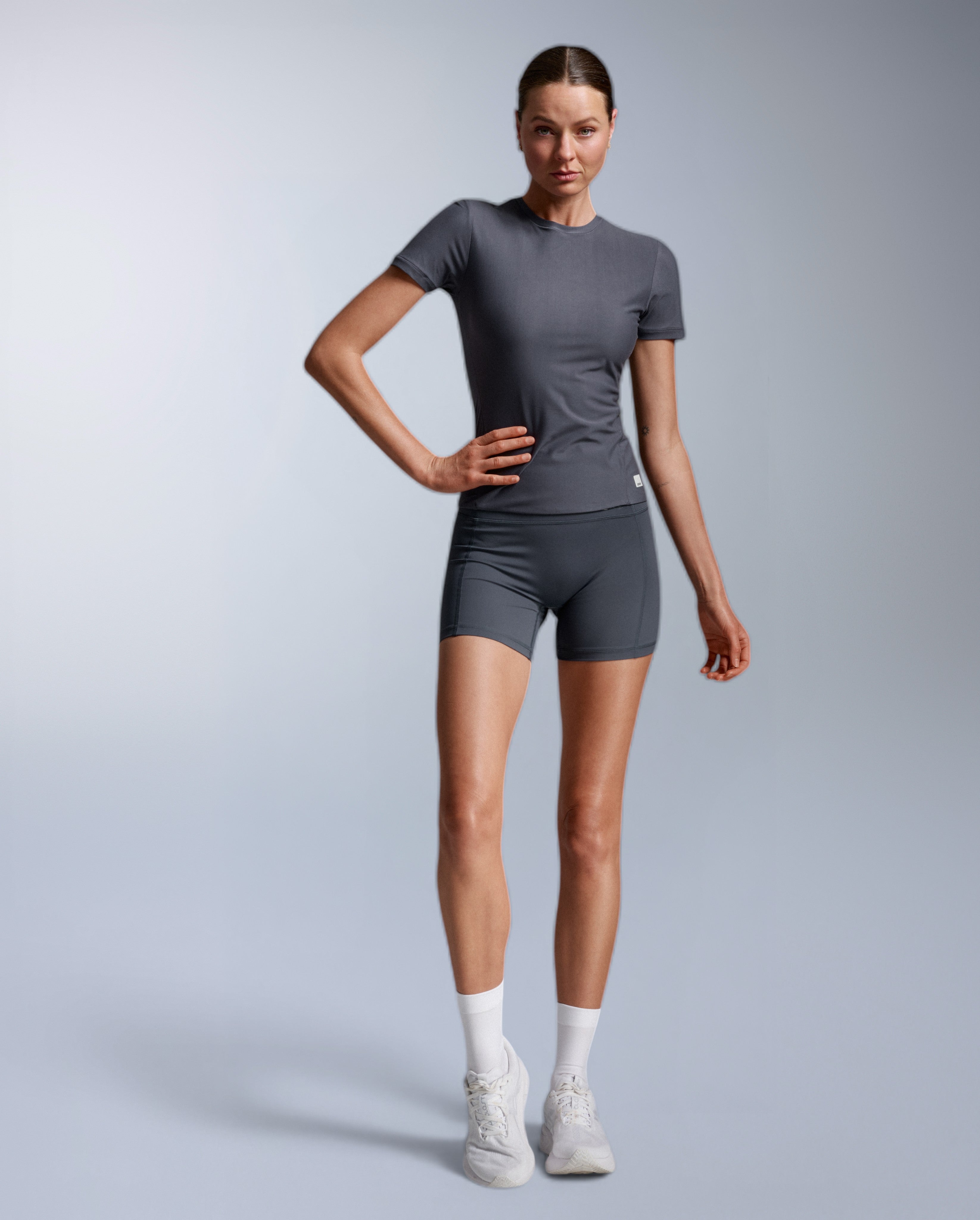2xu-signature-wonderluxe-fitted-tee-india-ink-damen image 5