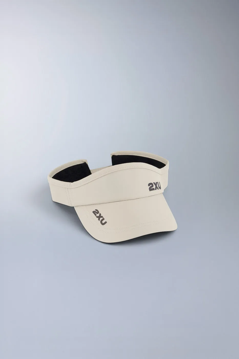 2xu-aero-run-visor-unisex-pebble-schnell-trocknend image 1