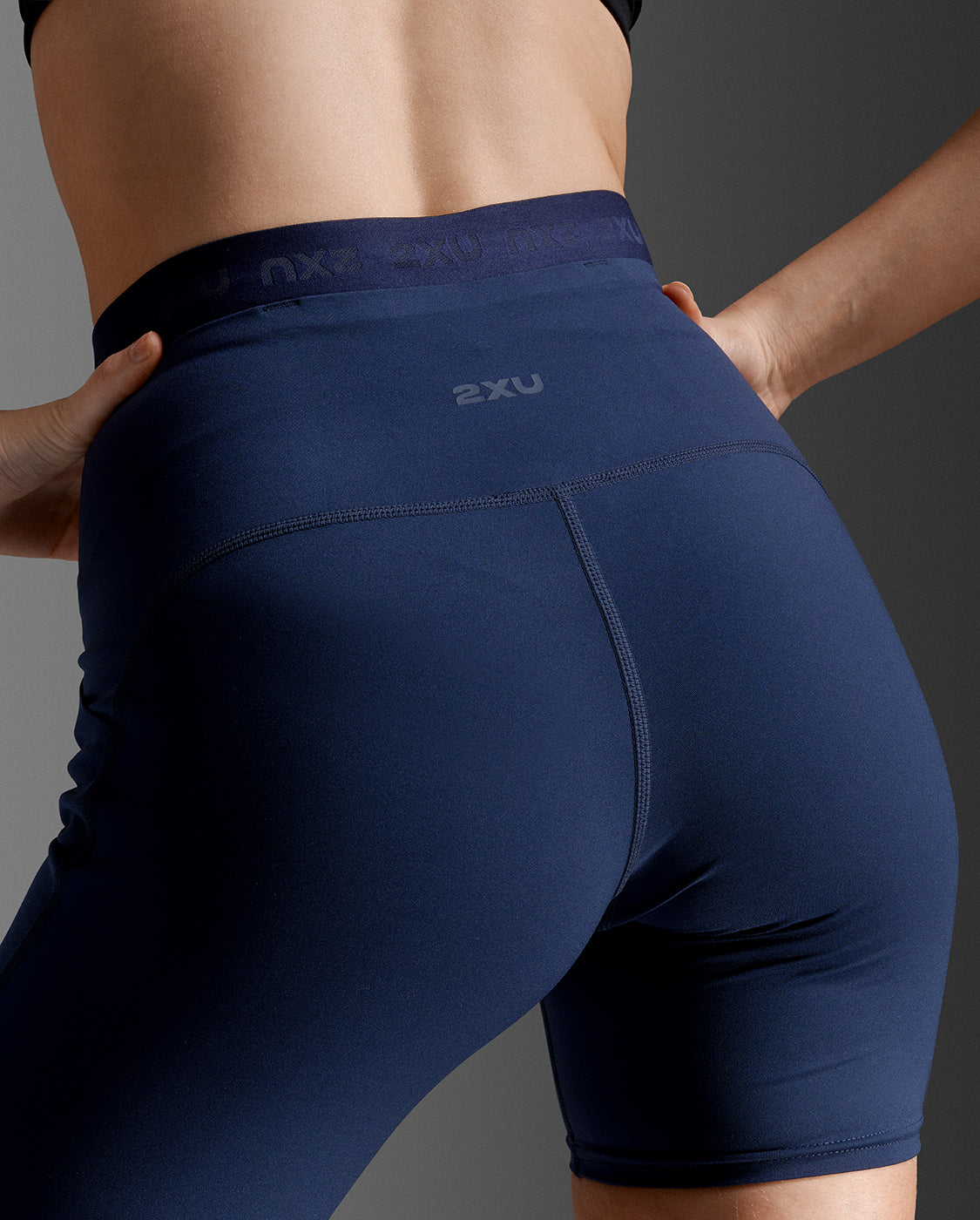 2xu-form-stash-hi-rise-4-kompressionsshorts-midnight-damen image 7
