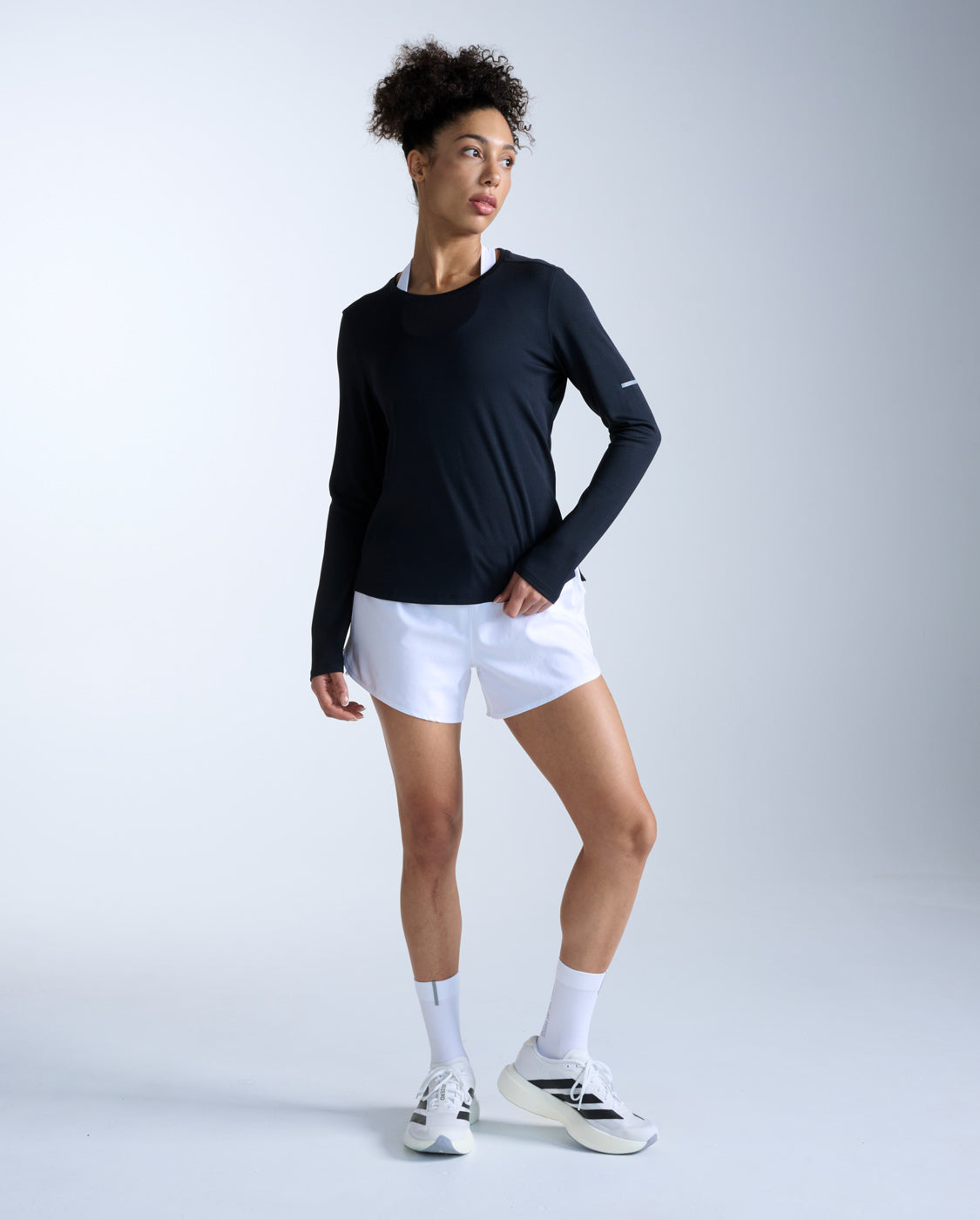 2xu-aero-long-sleeve-laufshirt-damen-black-langarm image 5