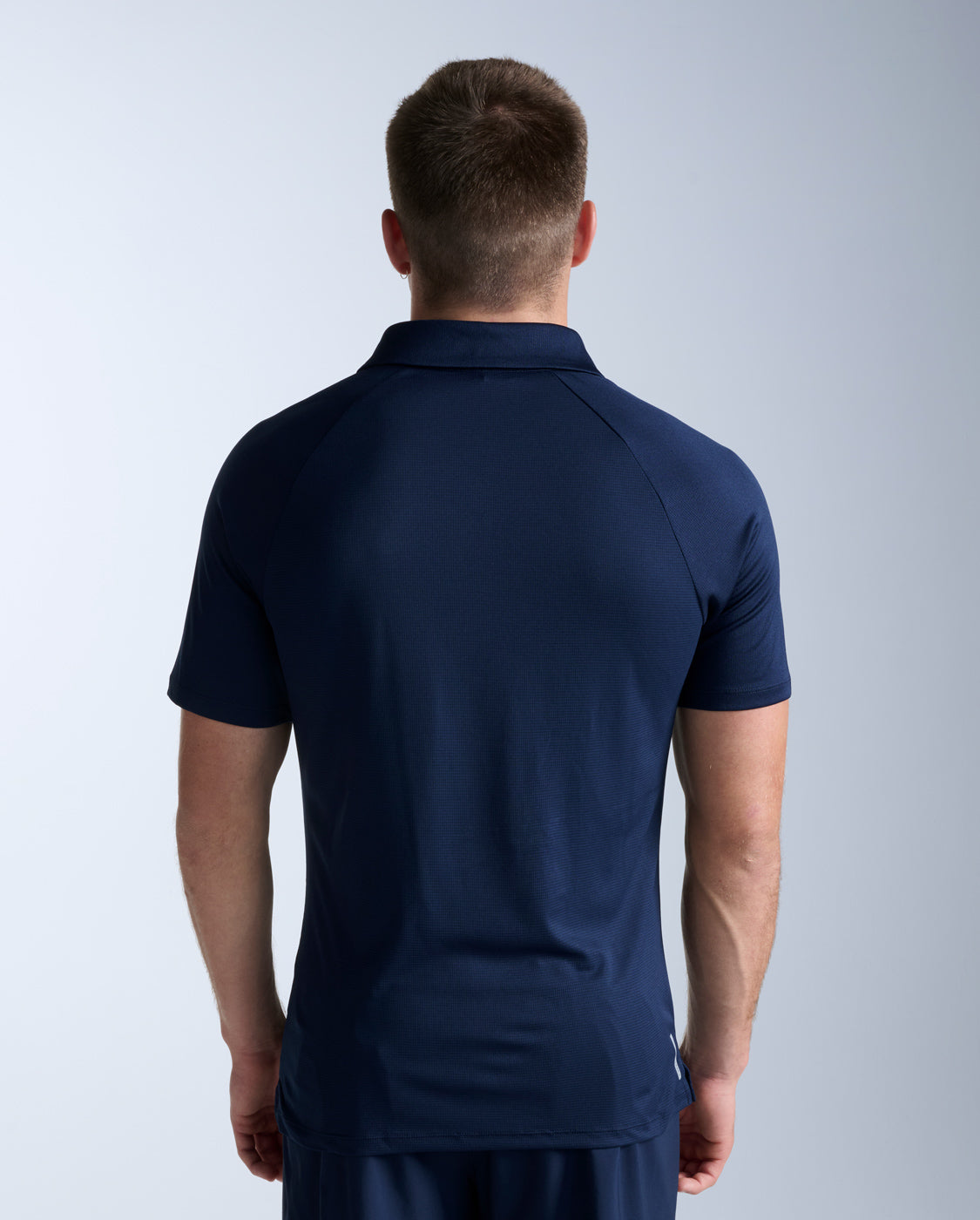 2xu-aero-polo-shirt-herren-midnight-atmungsaktiv image 2