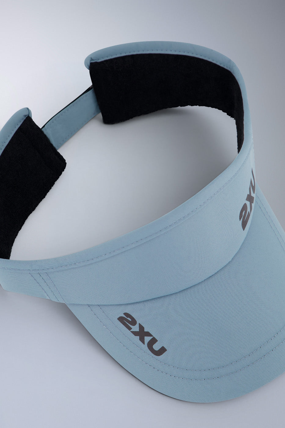 2xu-aero-run-visor-blue-shade-schwarz image 4