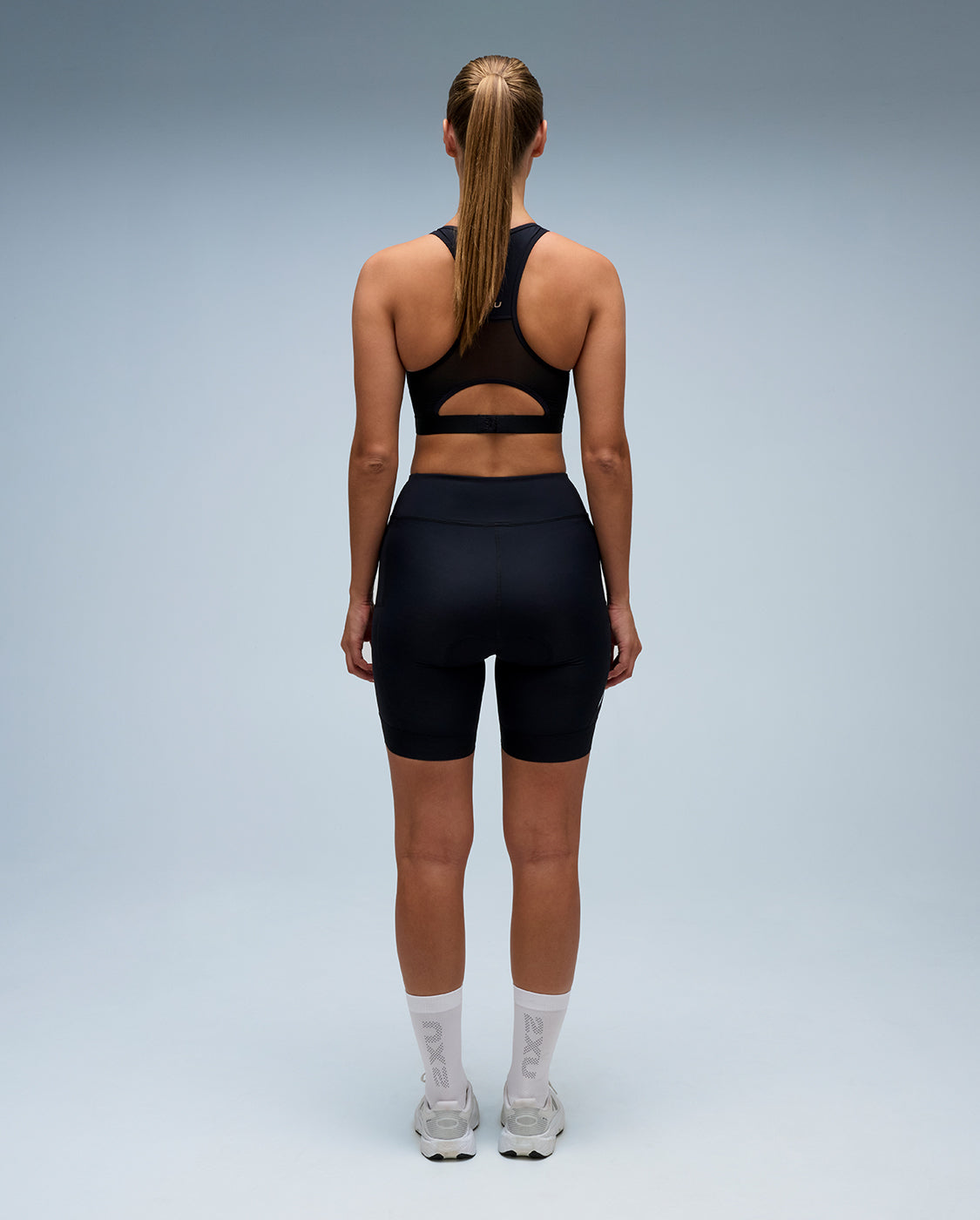 2xu-core-tri-6-inch-shorts-damen-black-white-triathlon image 8