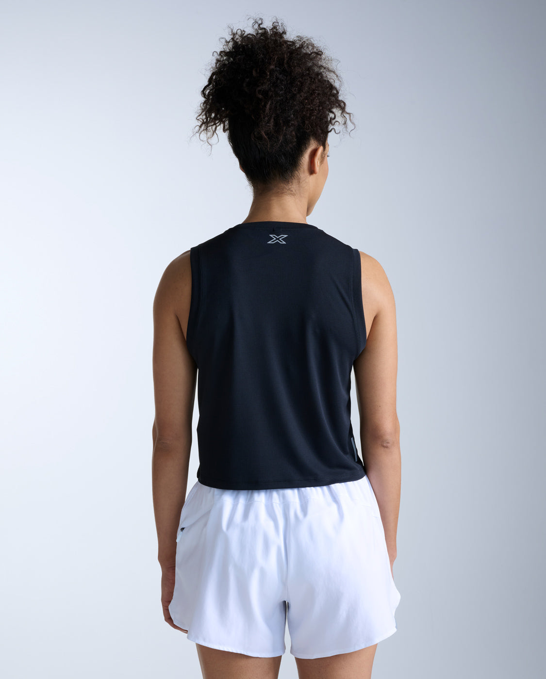 2xu-aero-mesh-crop-tank-damen-black-silver image 5