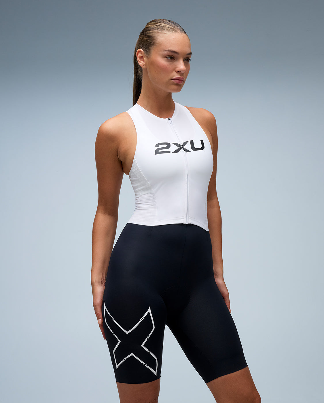 2xu-light-speed-react-trisuit-damen-black-white image 8