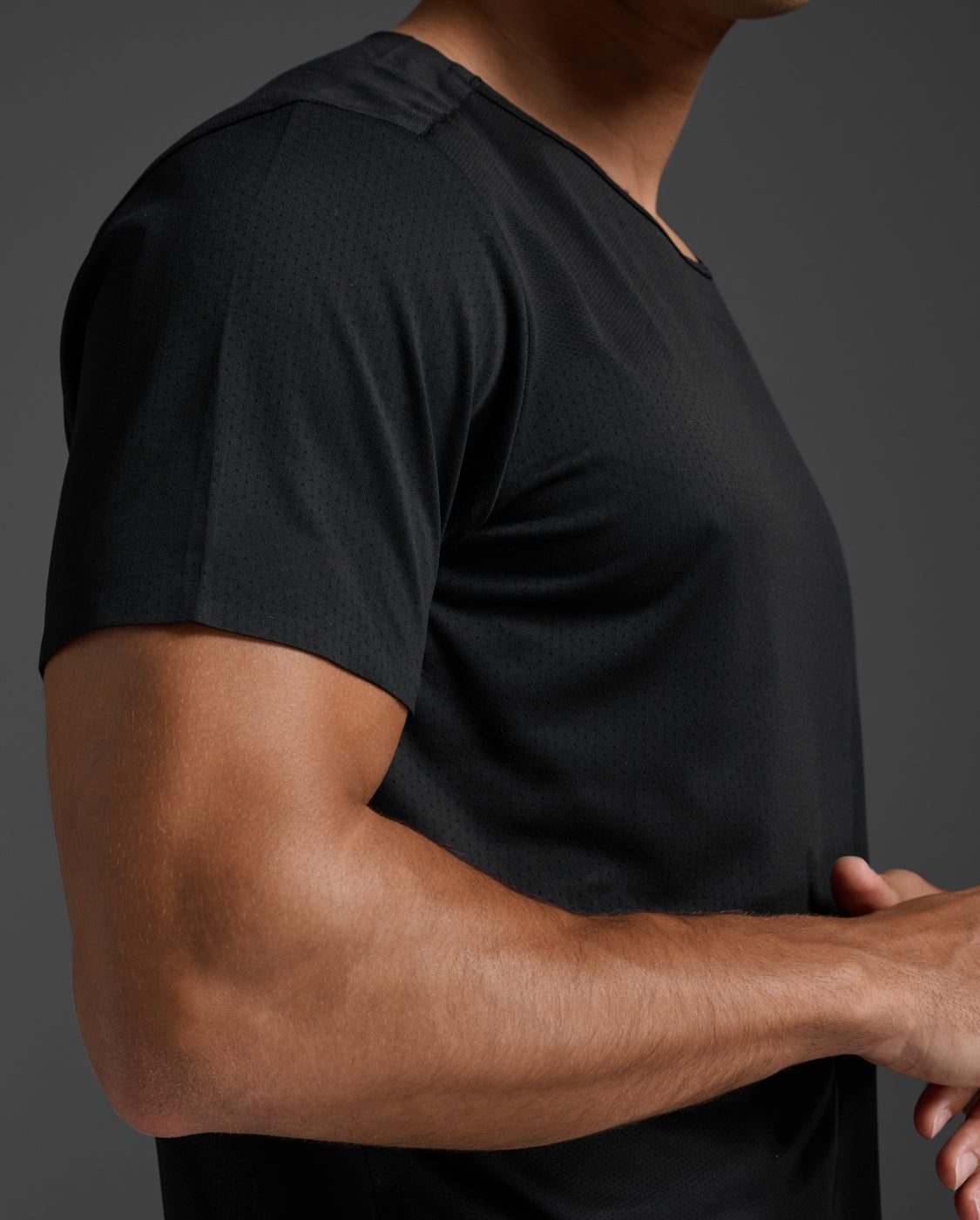2xu-light-speed-tech-tee-laufshirt-schwarz image 7
