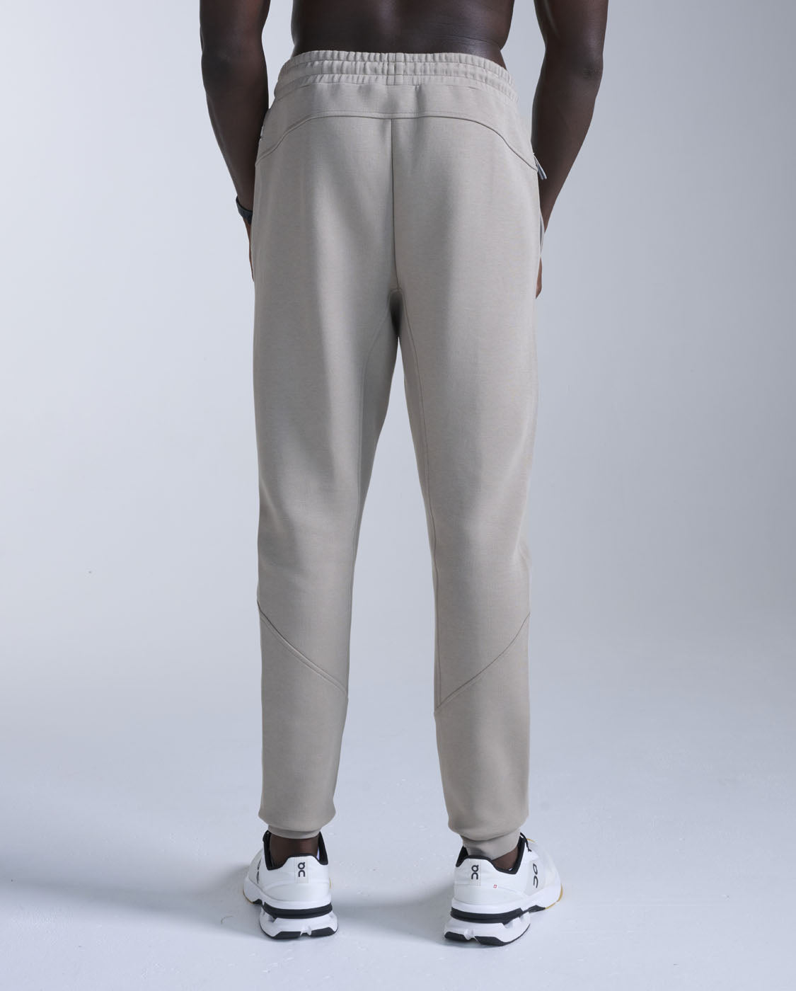 2xu-24-7-commute-smooth-spacer-trackpants-carbon image 3