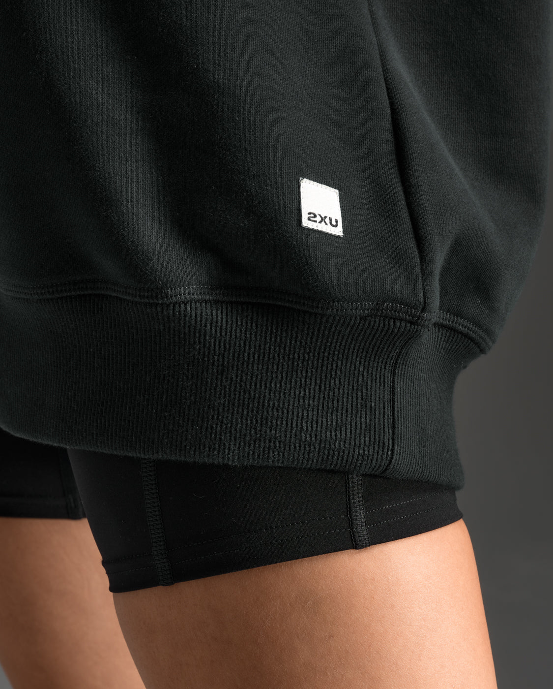 2xu-ez-oversized-organic-cotton-crew-sweatshirt-schwarz-bio image 7