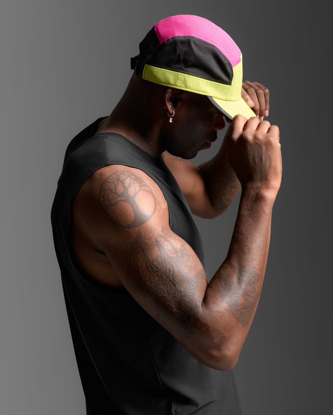 2xu-light-speed-cap-laufcap-volt-fuchsia image 2