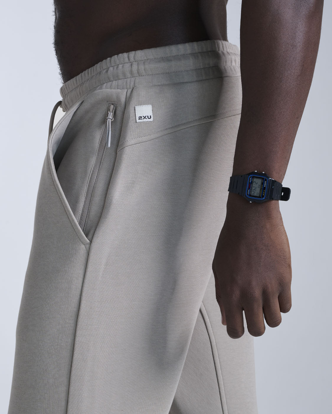 2xu-24-7-commute-smooth-spacer-trackpants-carbon image 4