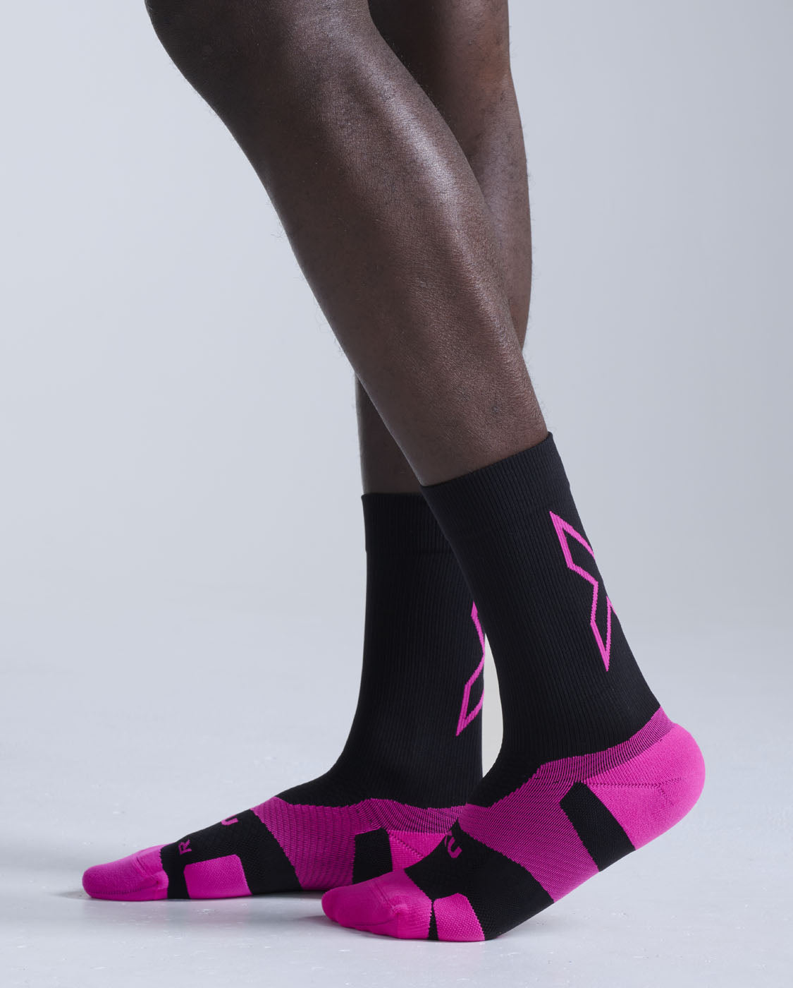2xu-vectr-light-cushion-crew-socken-schwarz-kompression image 2