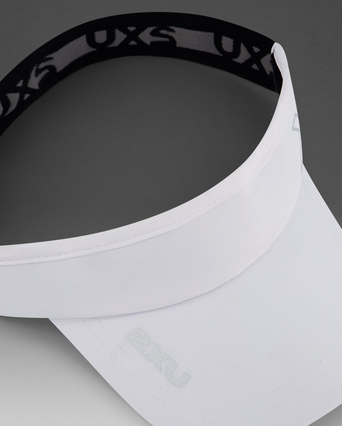 2xu-aero-performance-visor-wei-unisex image 4
