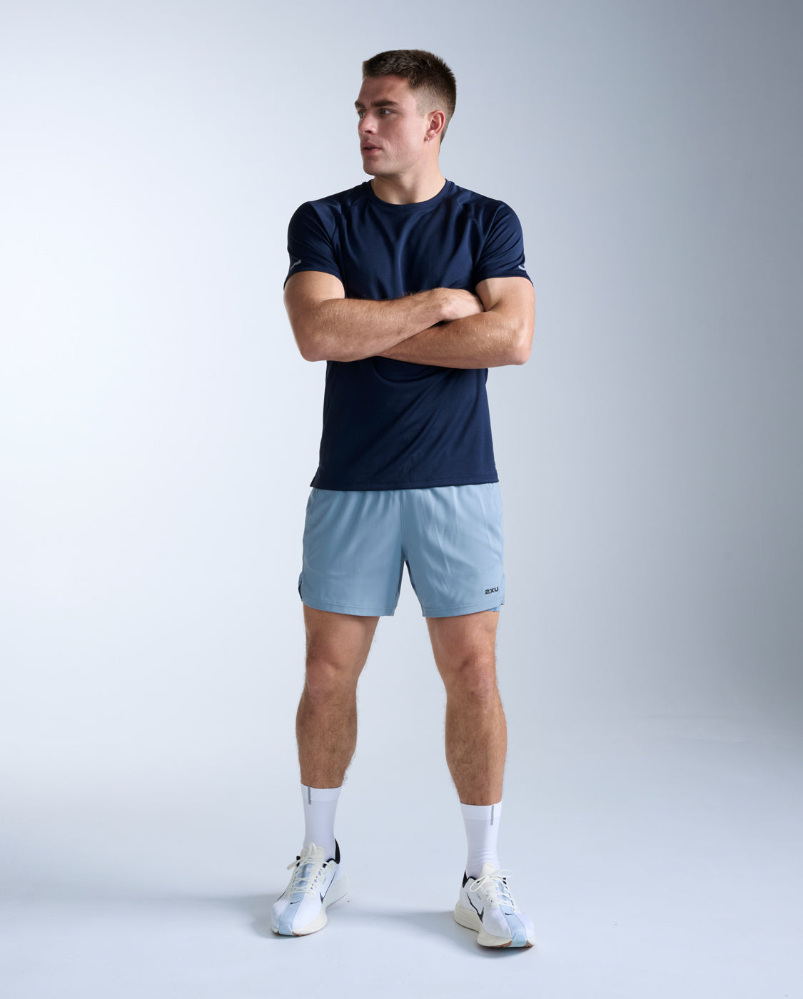 2xu-aero-tee-t-shirt-herren-midnight-silber image 7