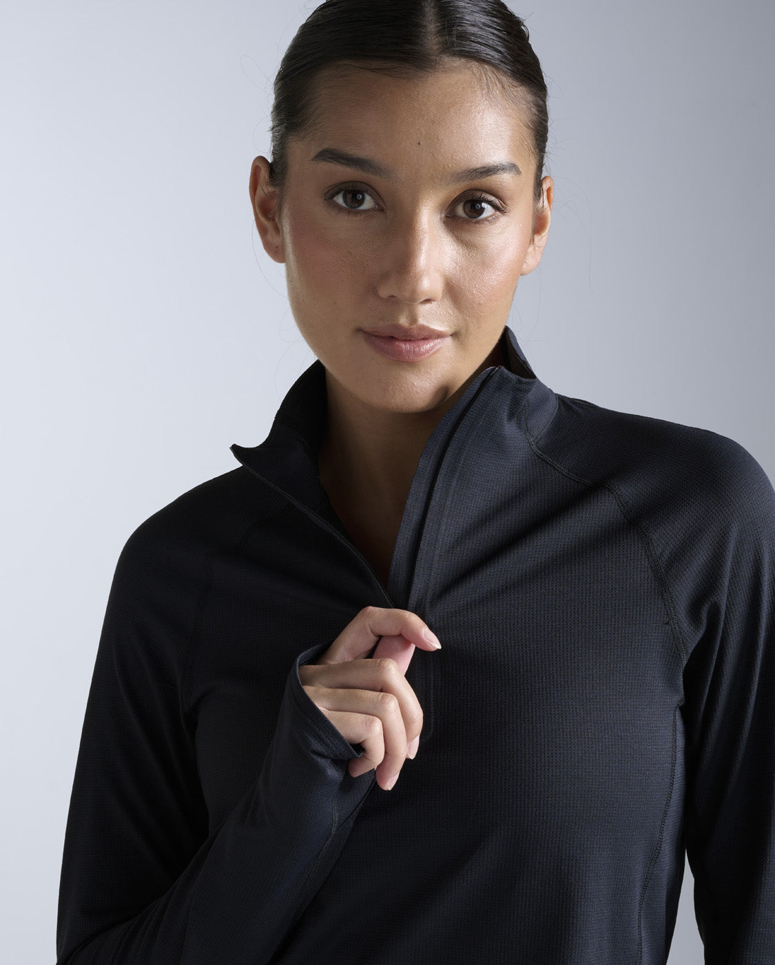2xu-aero-trail-1-2-zip-laufshirt-damen-schwarz-langarm image 2