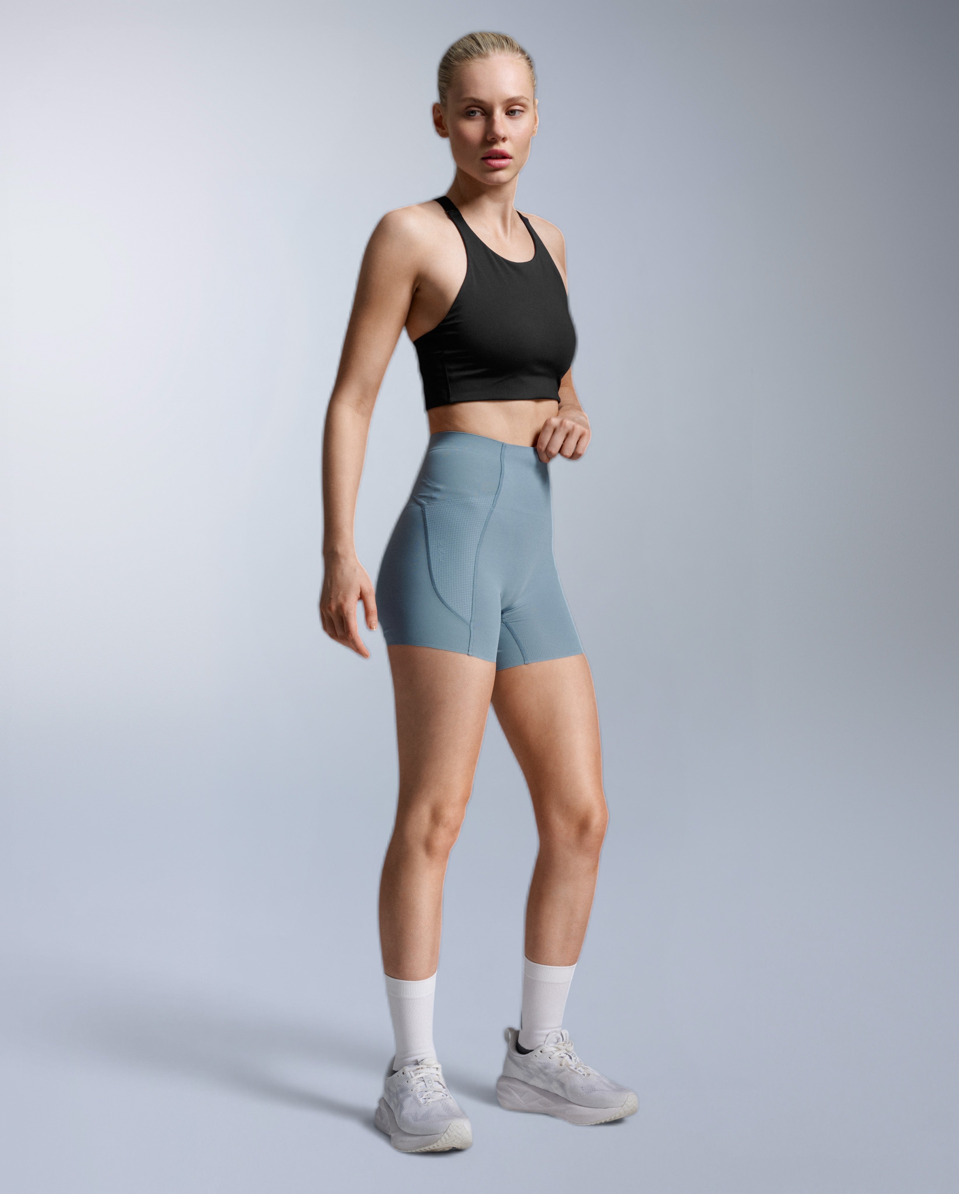 2xu-aero-trail-medium-impact-bra-sport-bh-damen-schwarz image 4