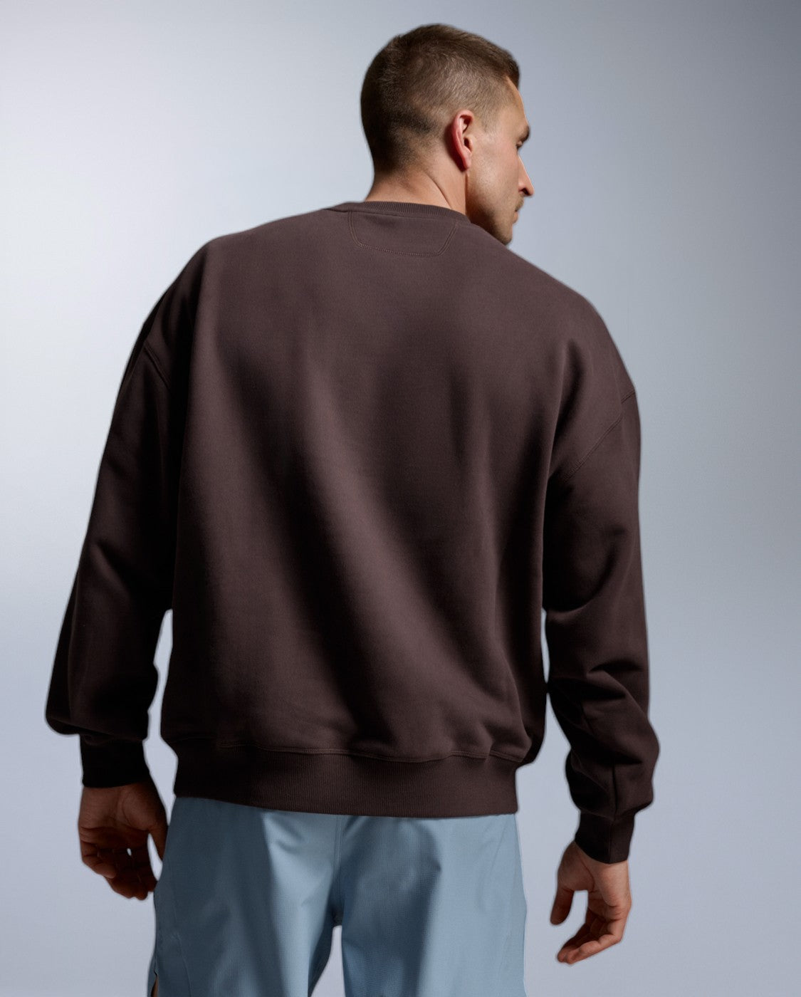 2xu-ez-oversized-organic-cotton-crew-bark-pullover image 3