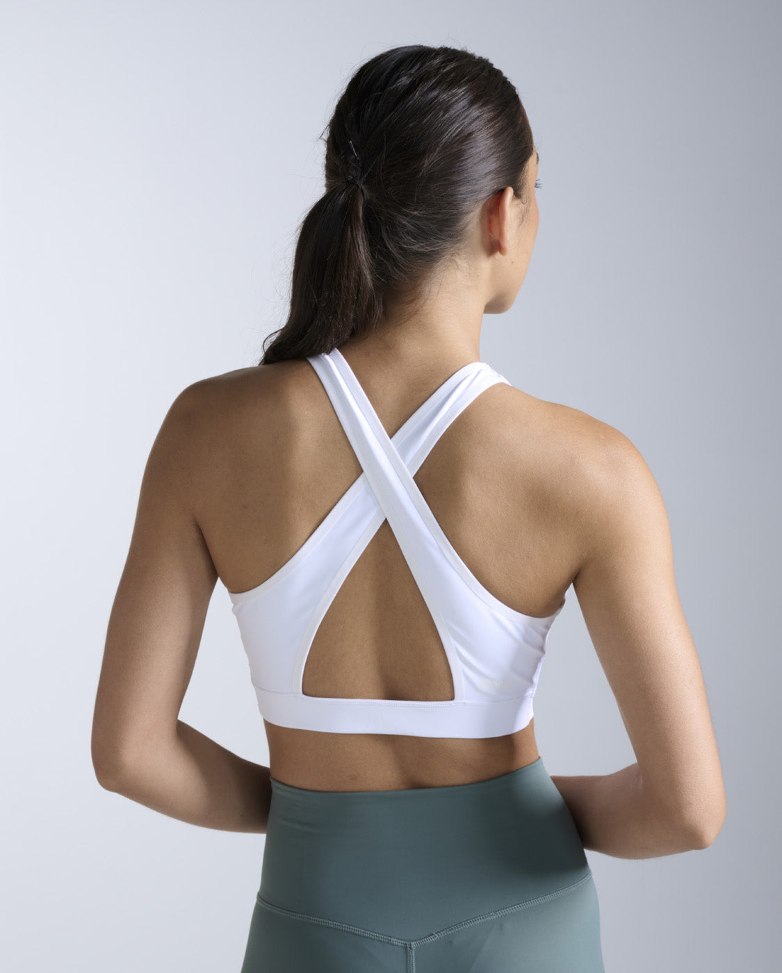 2xu-flex-feather-flex-cross-back-sport-bh-wei image 4
