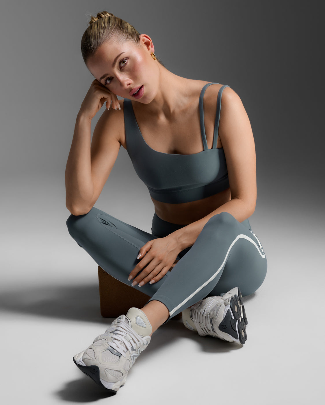2xu-fluid-asymmetric-bra-damen-dark-sage-sport-bh image 6