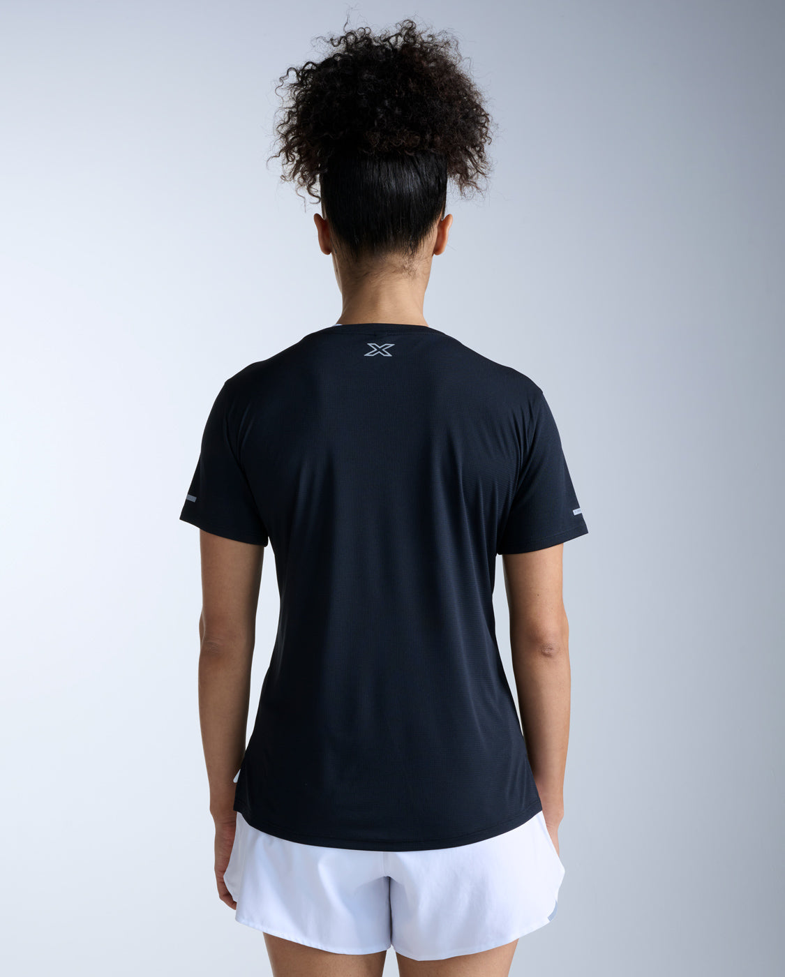 2xu-aero-tee-damen-schwarz-kurzarm image 5