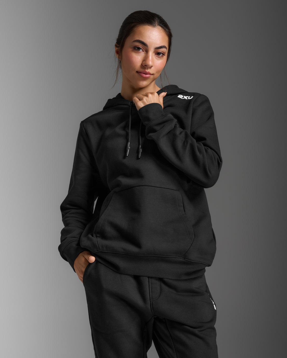 2xu-motion-aspire-pullover-hoodie-damen-schwarz-fleece image 1