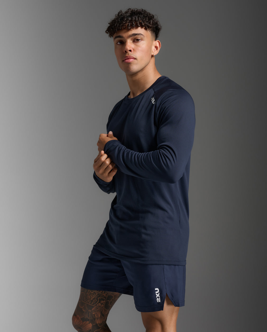 2xu-motion-aspire-langarmshirt-herren-midnight-white image 5